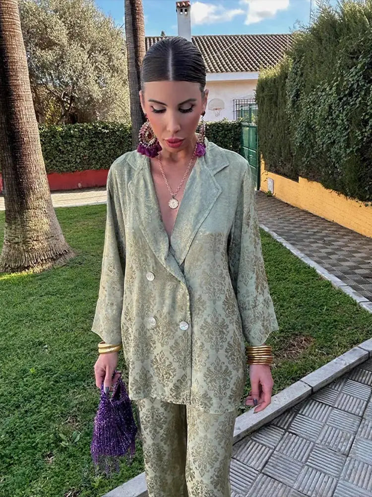 חליפת-מיקה